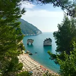 Apulia Baia Dei Faraglioni فندق ماتيناتا