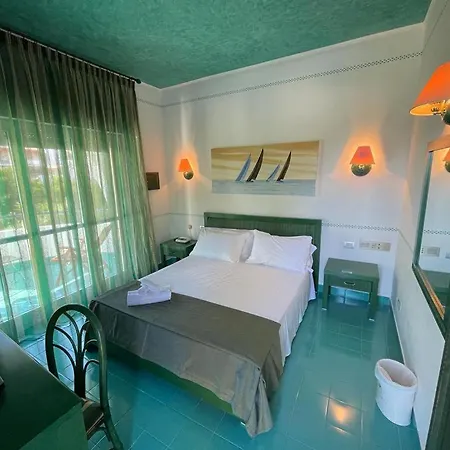 Hotel Ah Premium Baia Dei Faraglioni 4*