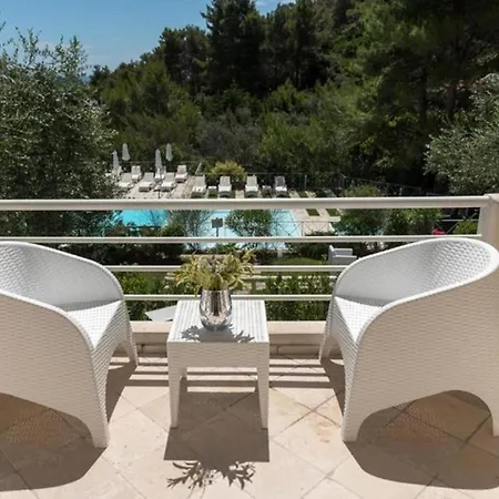Hotel Ah Premium Baia Dei Faraglioni 4*