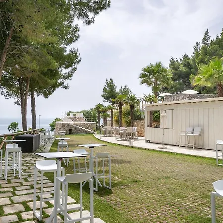 Hotel Ah Premium Baia Dei Faraglioni 4*