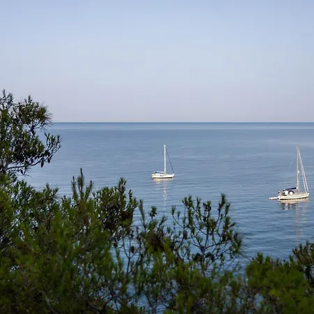 Ah Premium Baia Dei Faraglioni Hotel