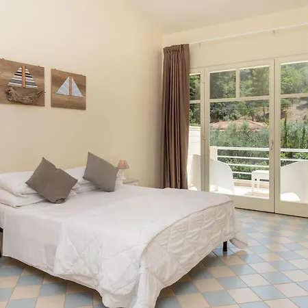 Ah Premium Baia Dei Faraglioni Hotel 4*