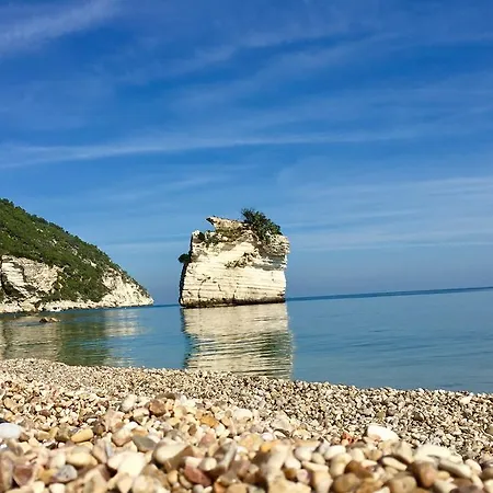 Hotel Apulia Baia Dei Faraglioni 4*